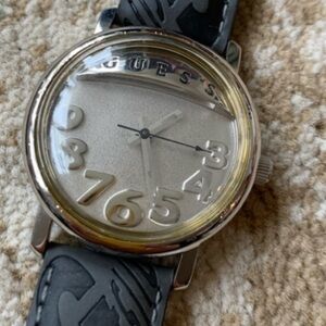 Beautiful and stylish Guess watch!
